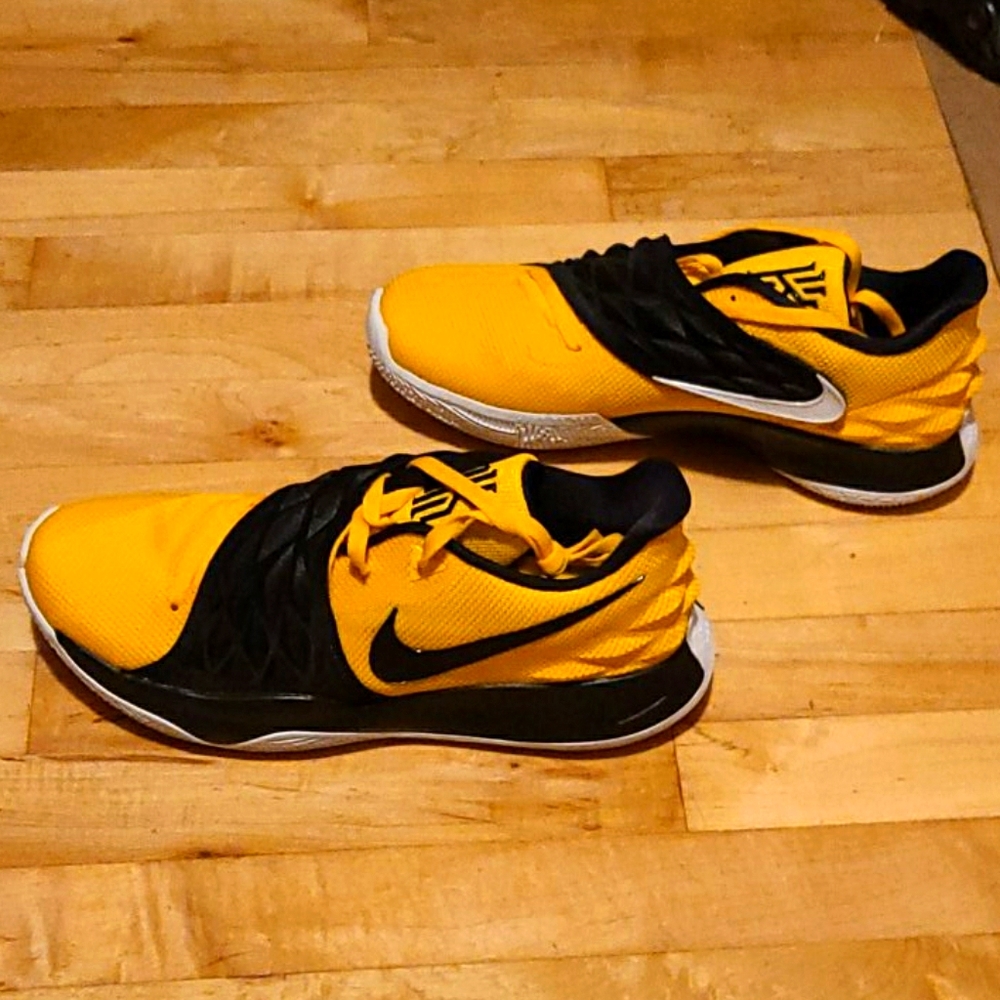 Nike Kyrie Size 11.5